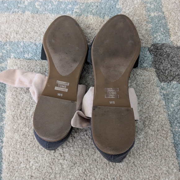 Black TOMS Jutti D’orsay Flats with Pink Bow, Size 5 - Picture 3 of 3